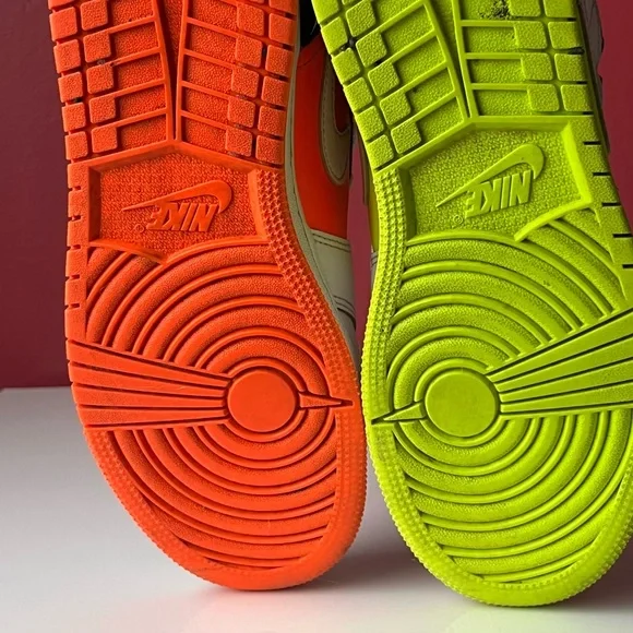 Jordan 1 Mid Notebook - Picture 4 of 9